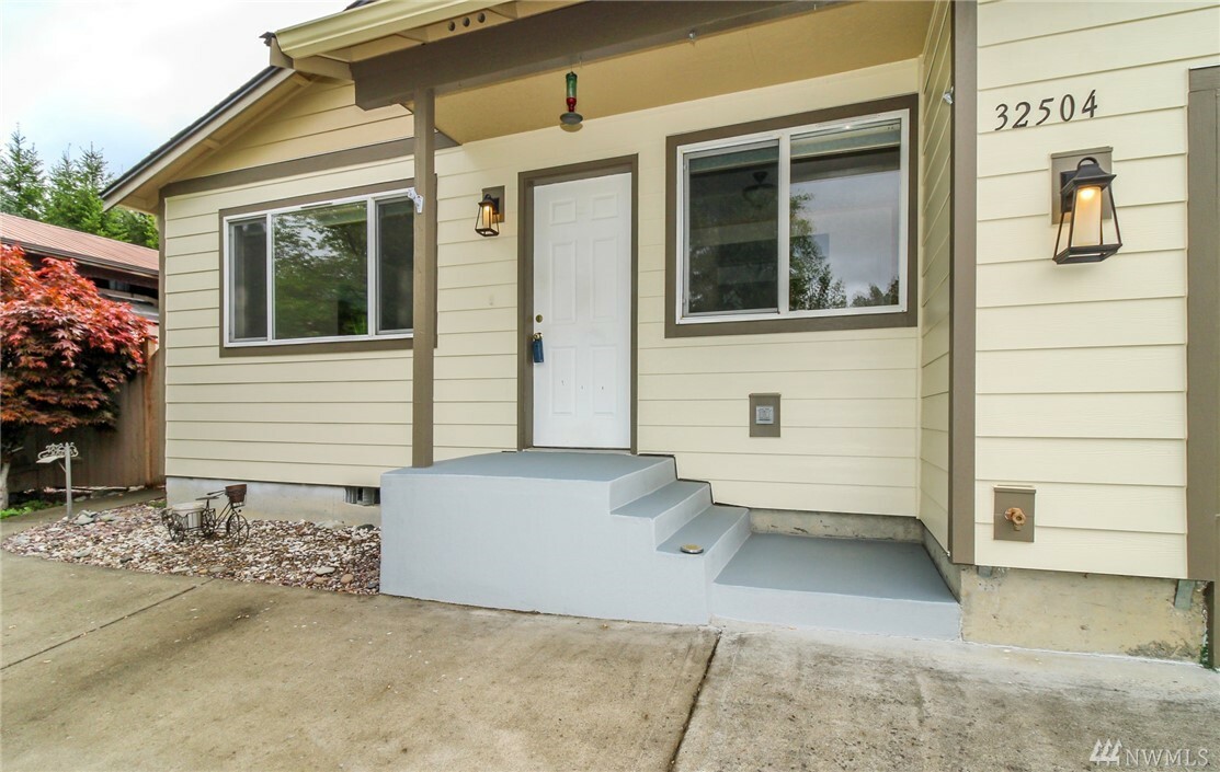 Property Photo:  32504 Miner Ave  WA 98010 