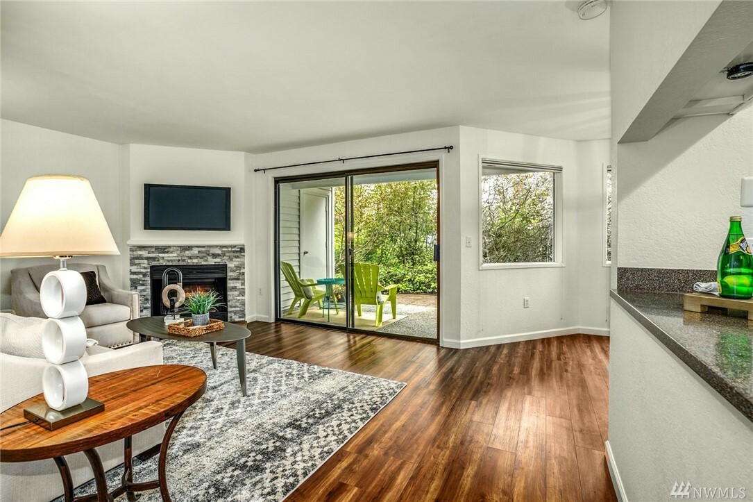 Property Photo:  4183 W Lake Sammamish Pkwy SE B103  WA 98008 