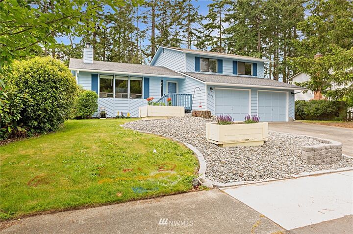 Property Photo: 1573 SW Putnam Drive WA 98277