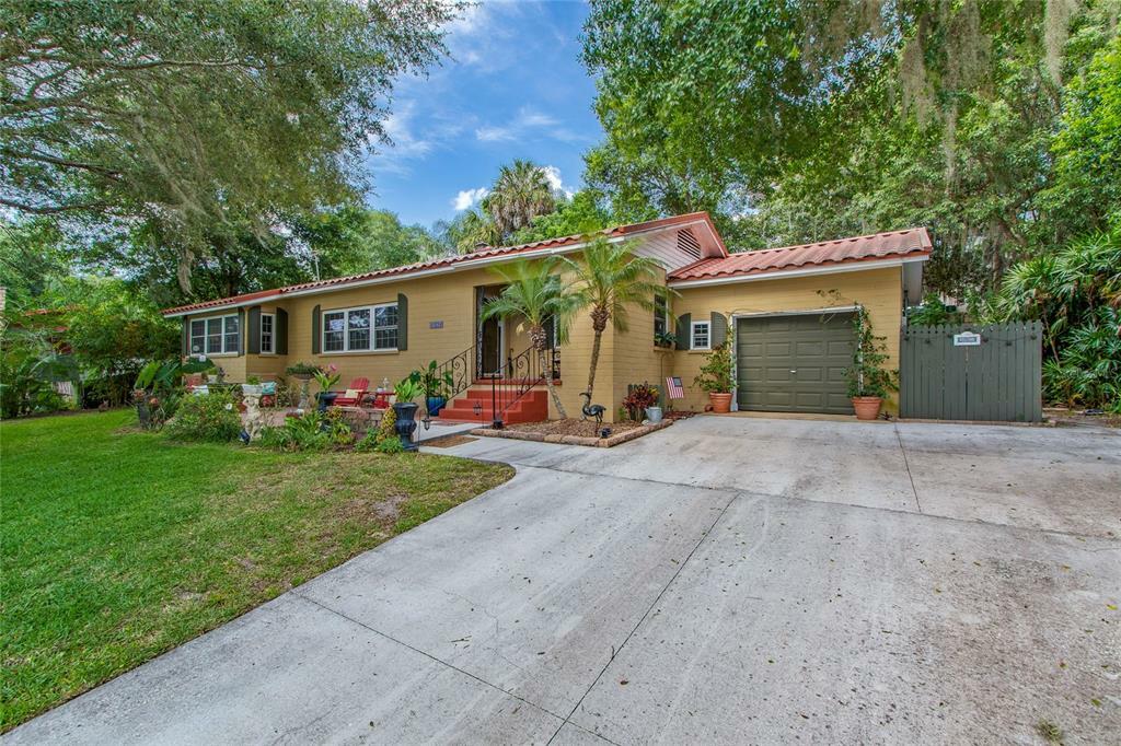 Property Photo:  1047 Lake Gracie Drive  FL 32726 