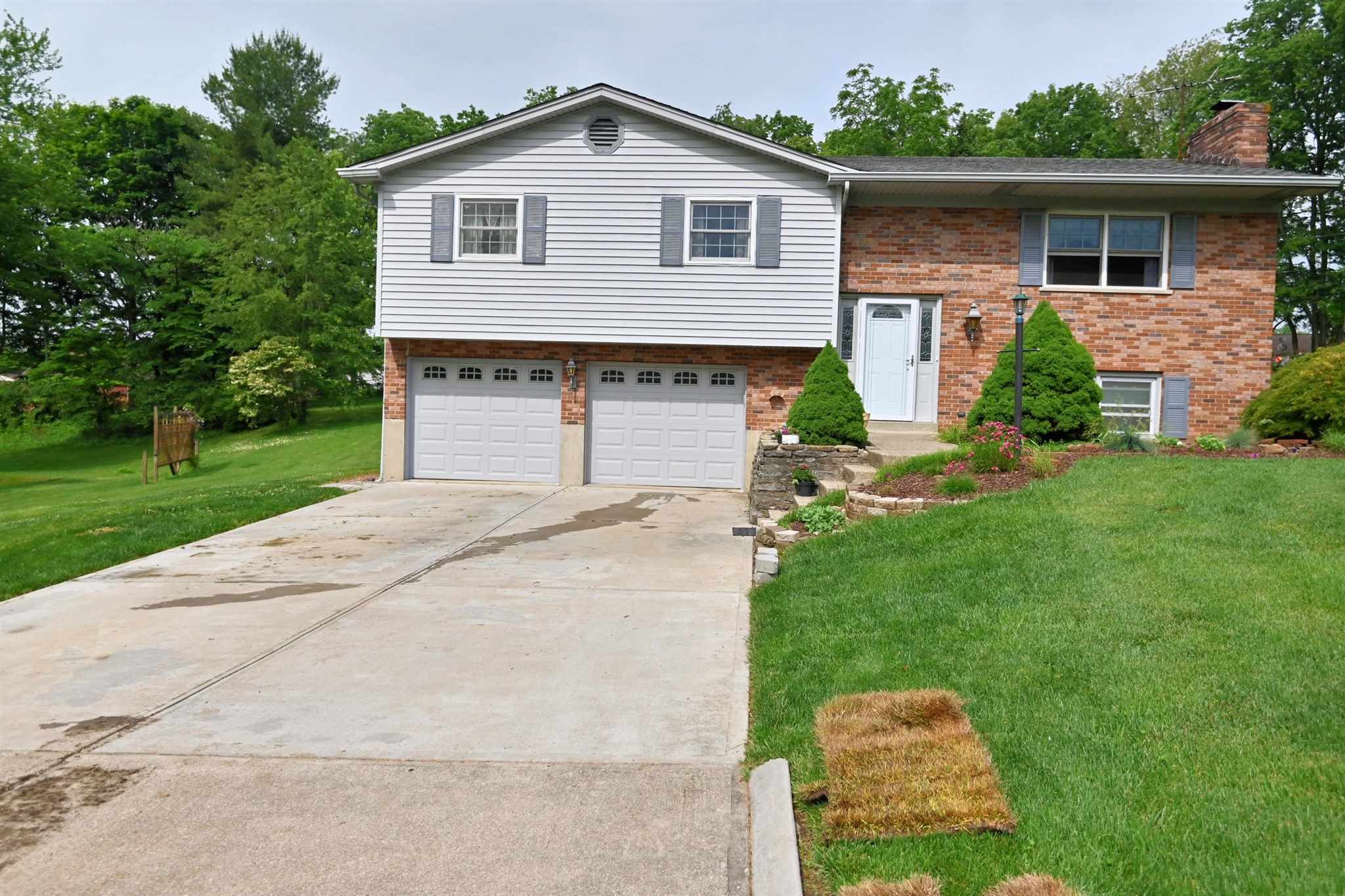 Property Photo: 180 W Dilcrest Circle KY 41042