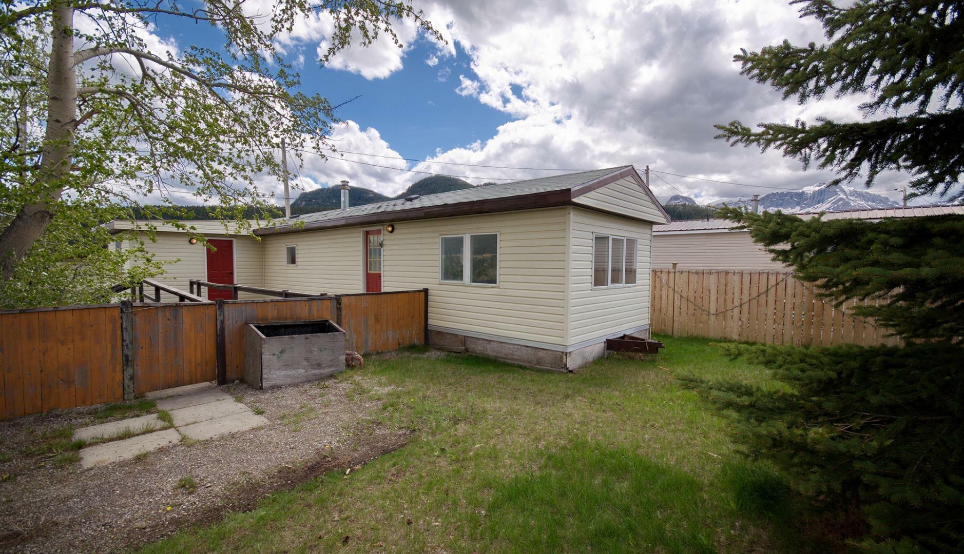 Property Photo: Unit 3, 6101 20th Avenue Unit 3 AB T0K 0M0