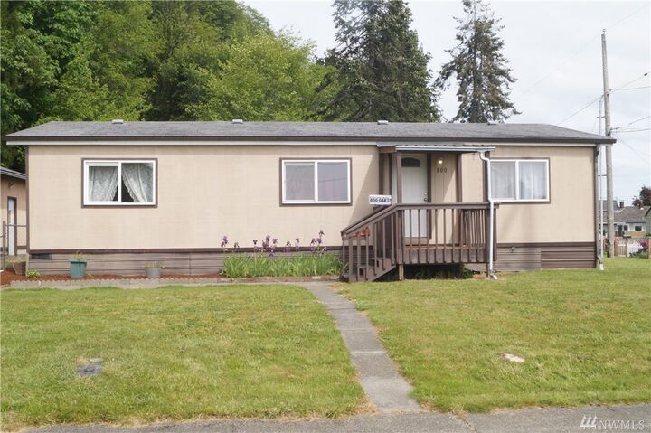 Property Photo: 800 Oak St WA 98520