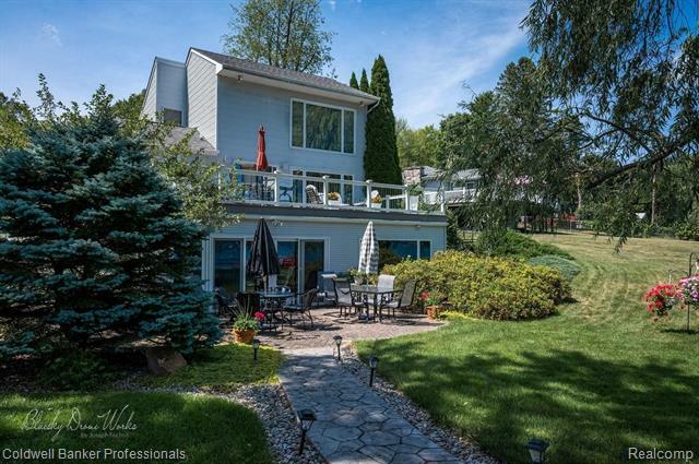 Property Photo: 2016 Lakeview Drive MI 48446