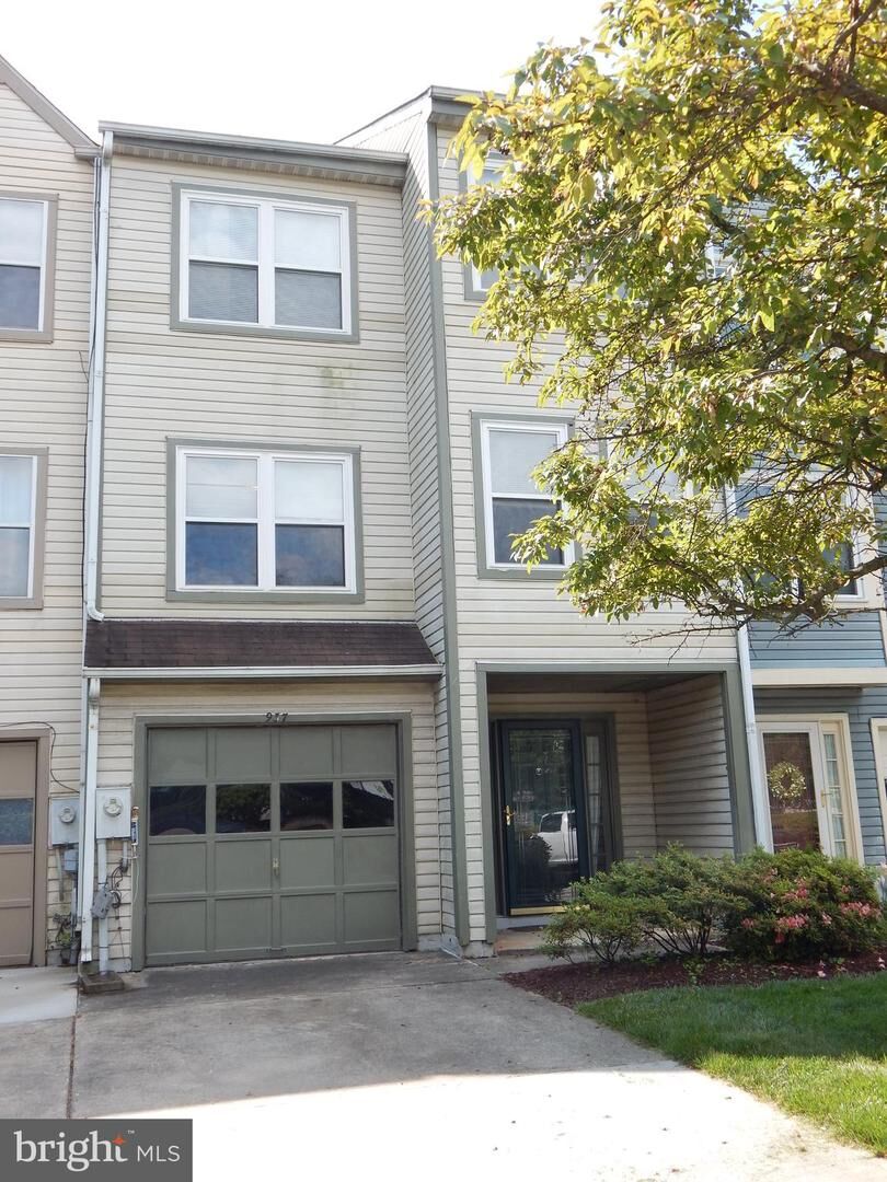 Property Photo:  937 Oakmoor Drive  MD 21227 