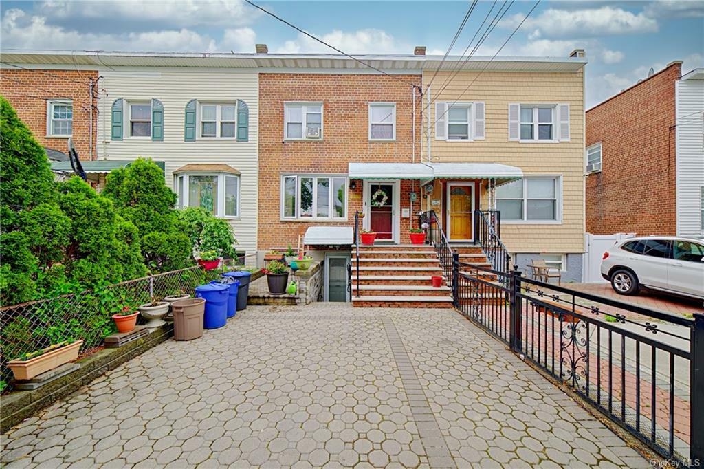 Property Photo:  237 Brinsmade Avenue  NY 10465 