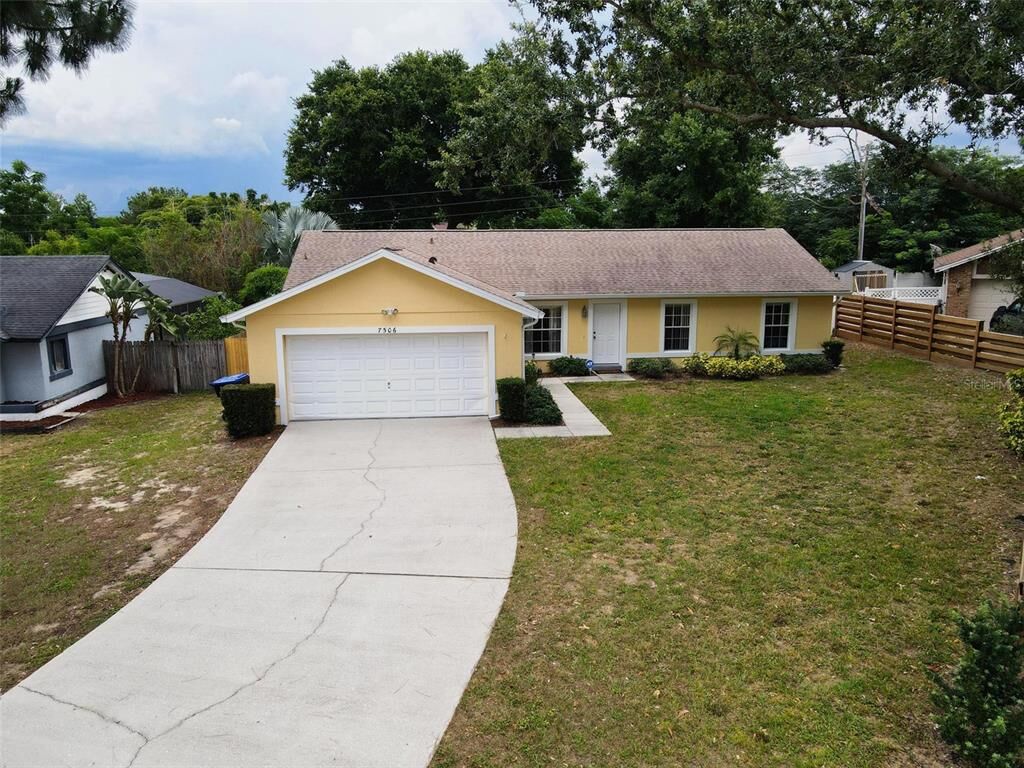 Property Photo:  7506 Herricks Loop  FL 32835 