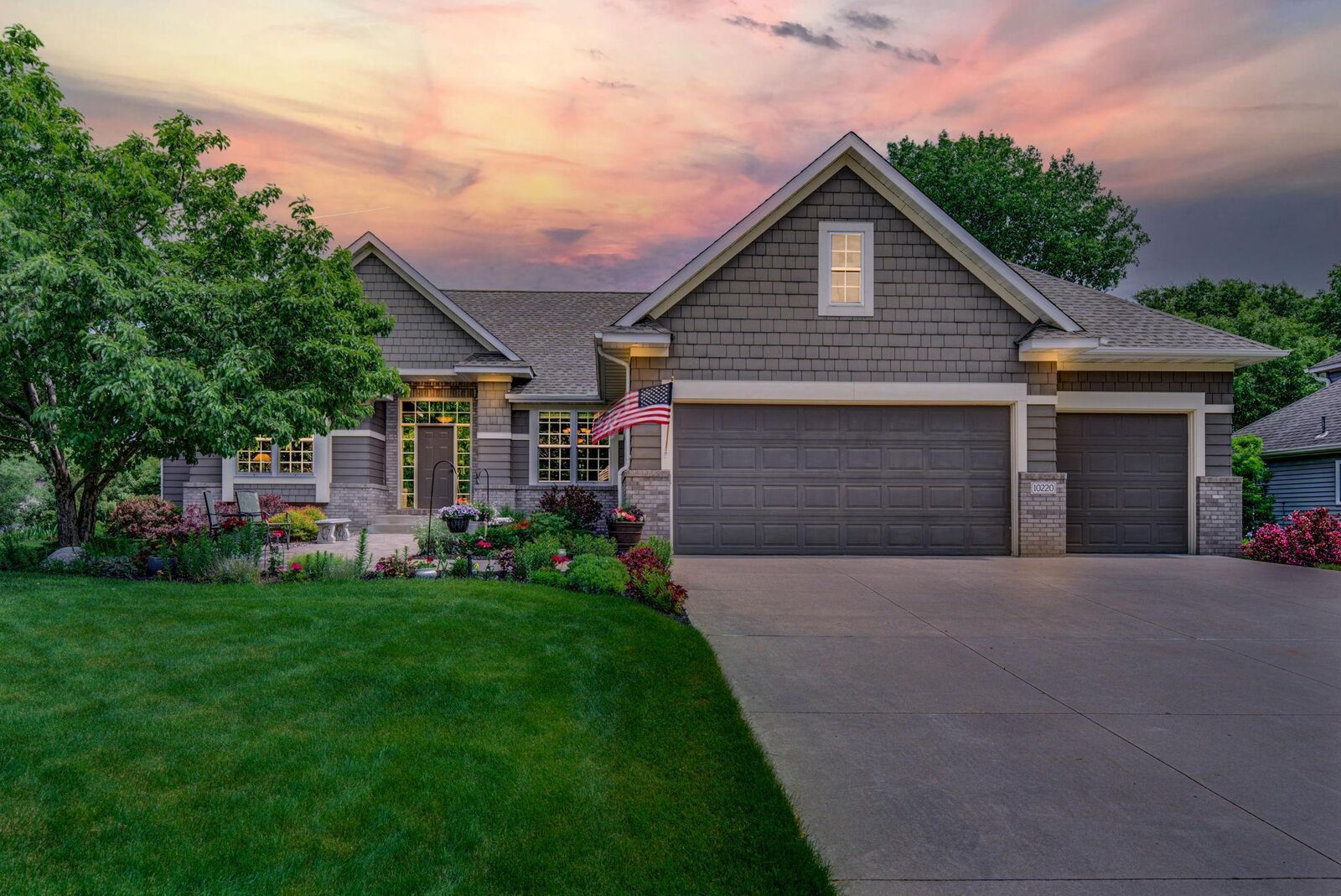 Property Photo:  10220 Stony Creek Drive  MN 55129 