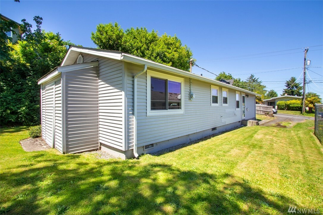 Property Photo:  3919 S Lucile St  WA 98118 