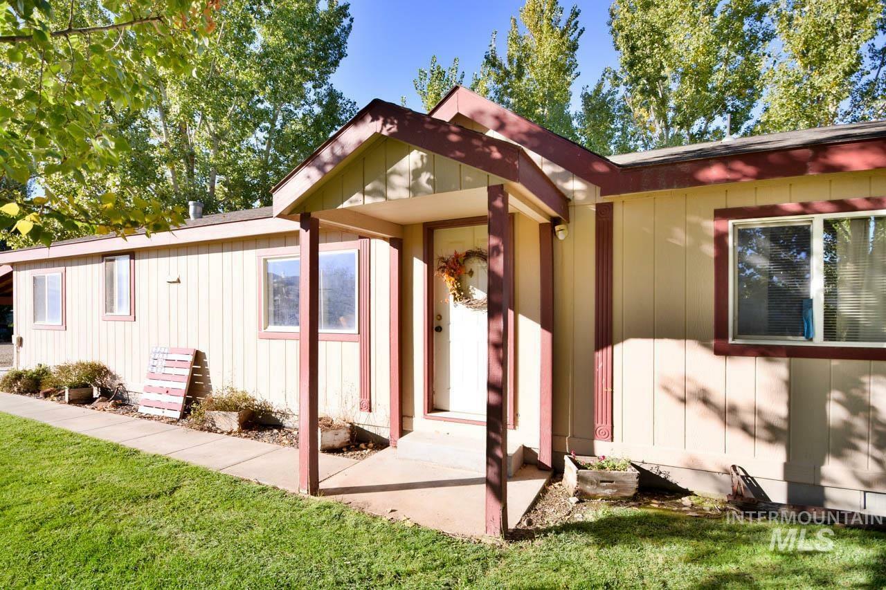 Property Photo:  3012 Sagebrush Lane  ID 83628 