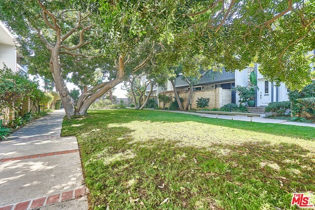 Property Photo:  4804 La Villa Marina C  CA 90292 