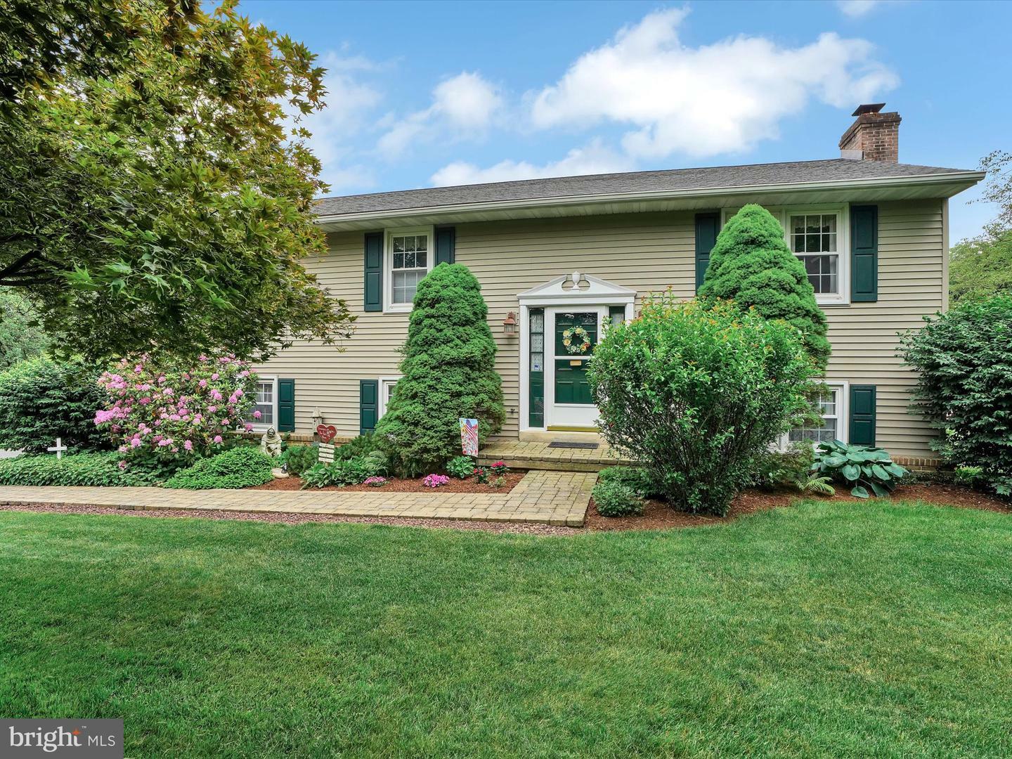 Property Photo:  486 Long Lane  PA 17603 