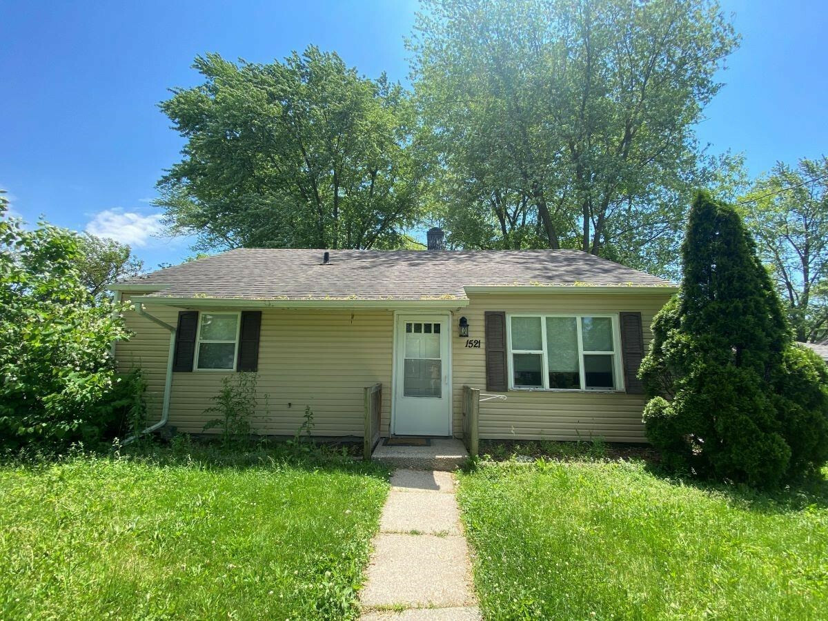 Property Photo: 1521 Elm Court IN 46383