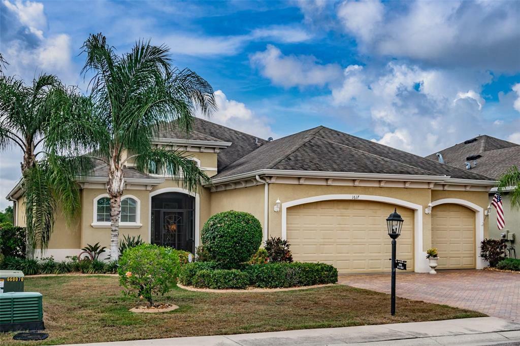 Property Photo:  1617 Emerald Dunes Drive  FL 33573 