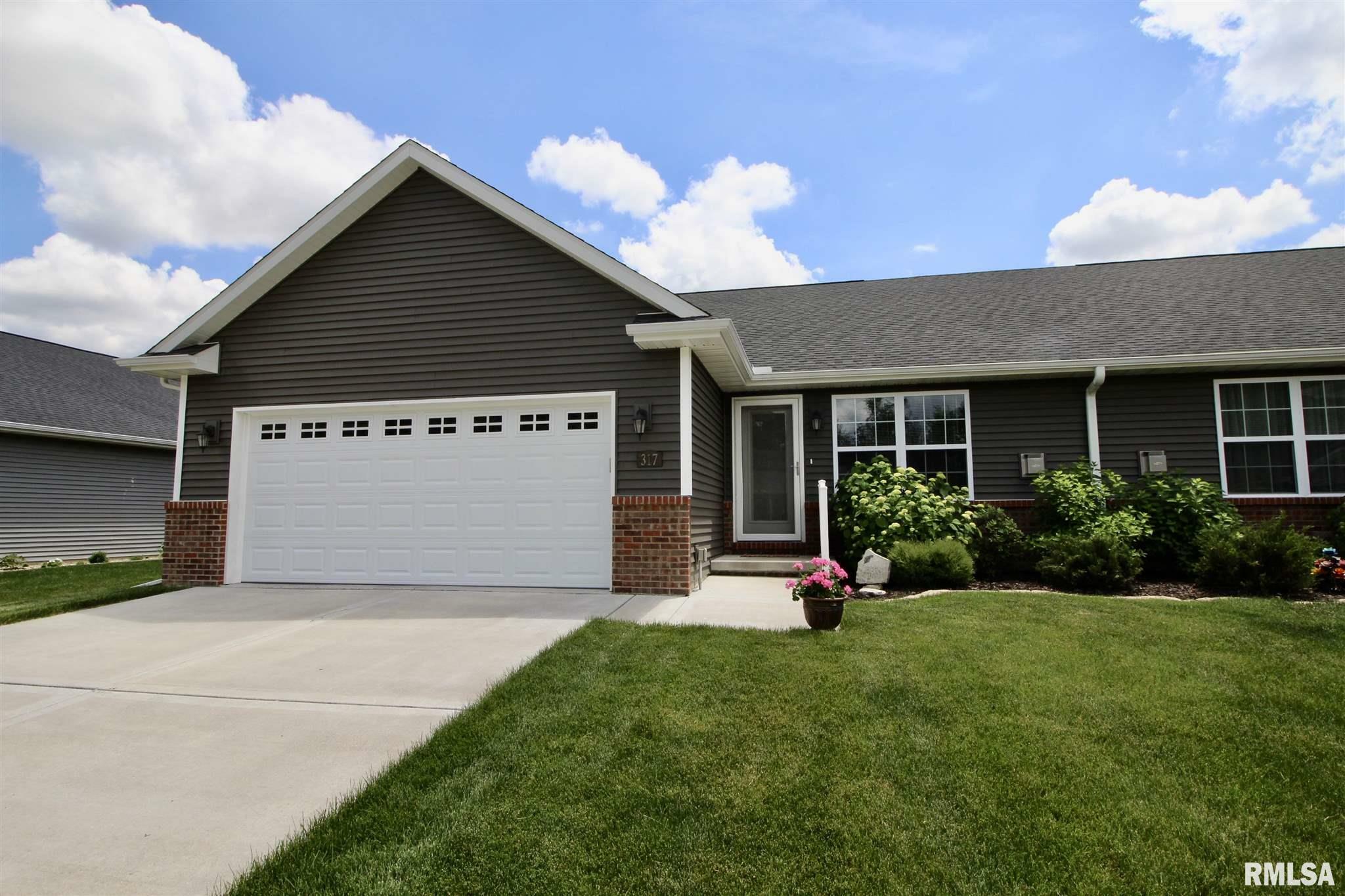 Property Photo:  317 Cottonwood  IL 61611 