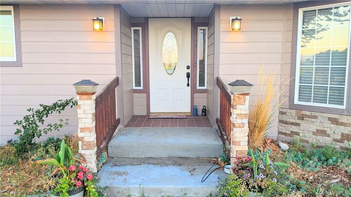 Property Photo:  8282 NW Road R  WA 98848 