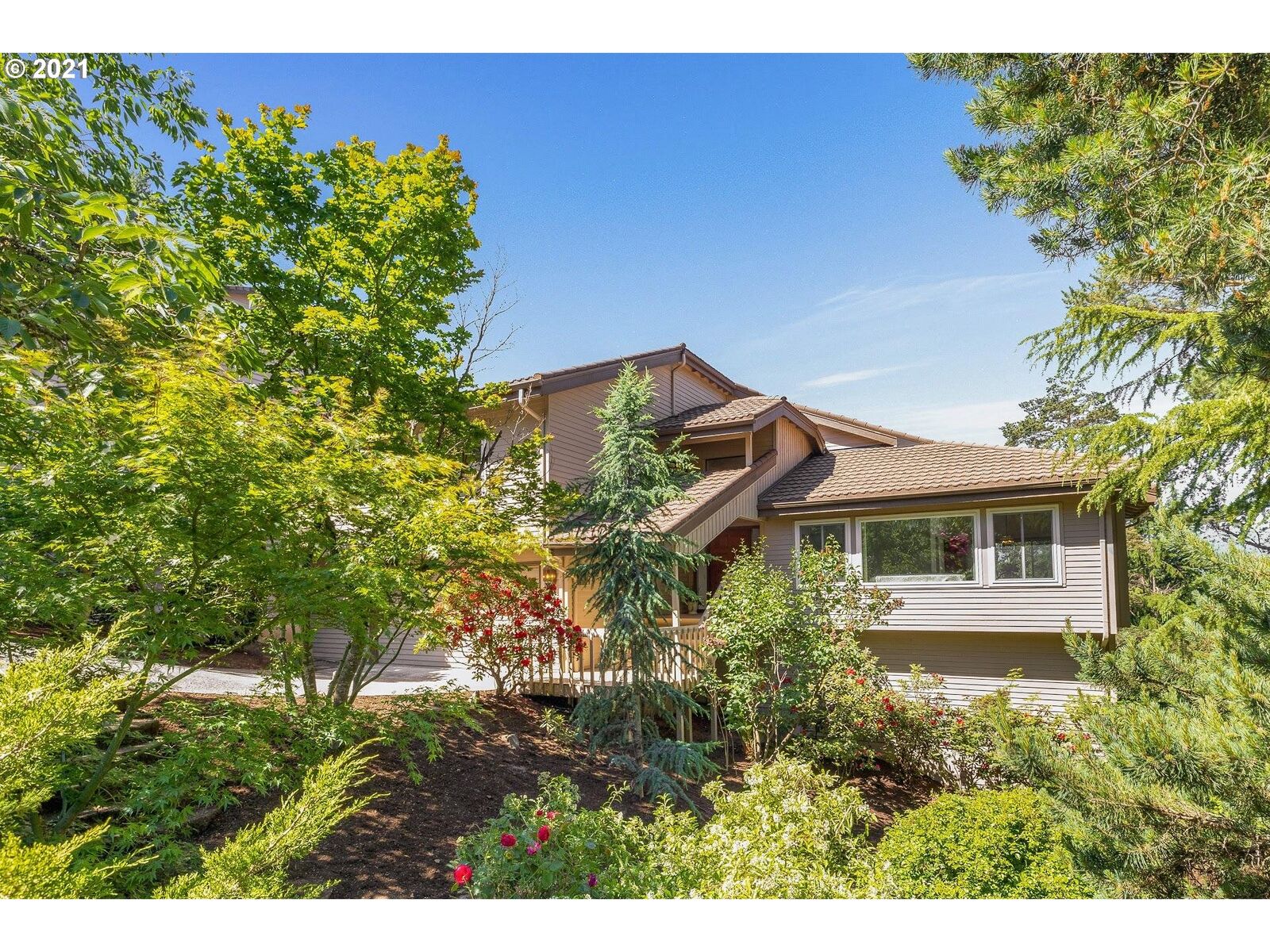 Property Photo: 5 Becket St OR 97035