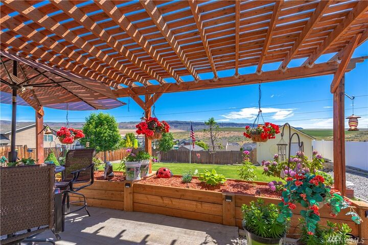 Property Photo: 2385 Silo Dr WA 98802