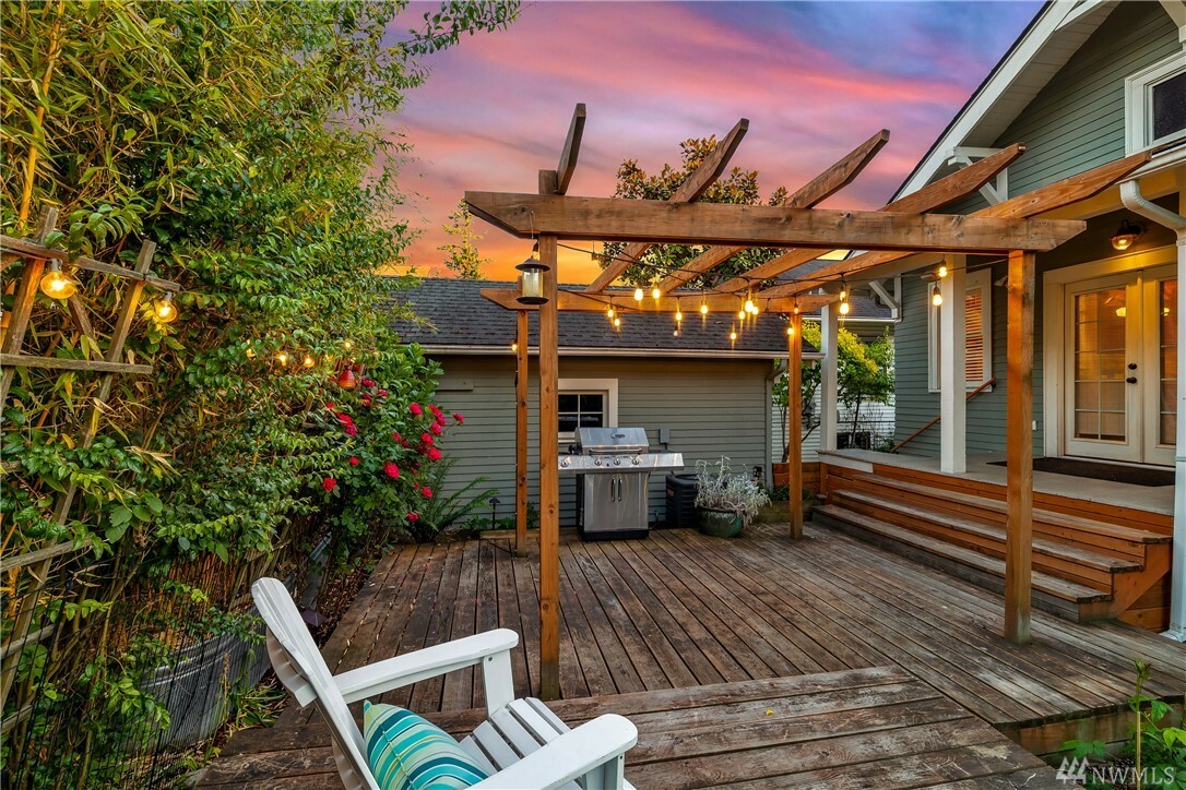 Property Photo: 4814 1st Ave NW WA 98107