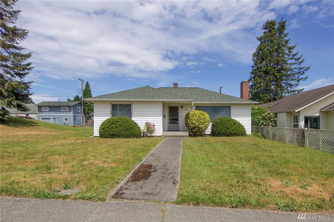 Property Photo: 823 W 8th St WA 98363