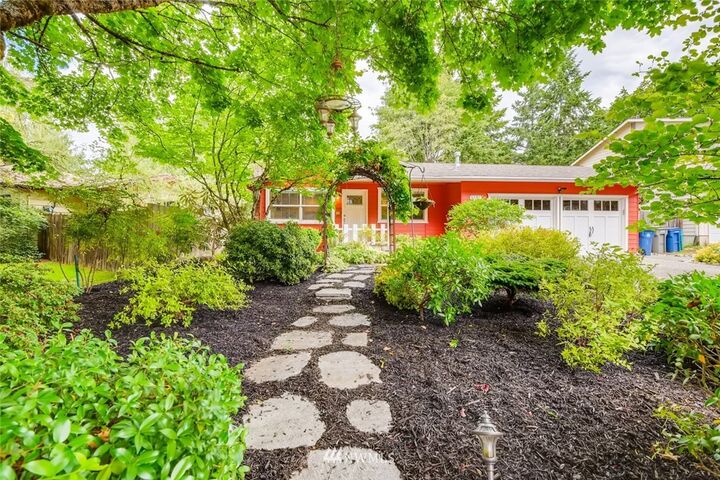 8800 NE 137th Street  Kirkland WA 98034 photo