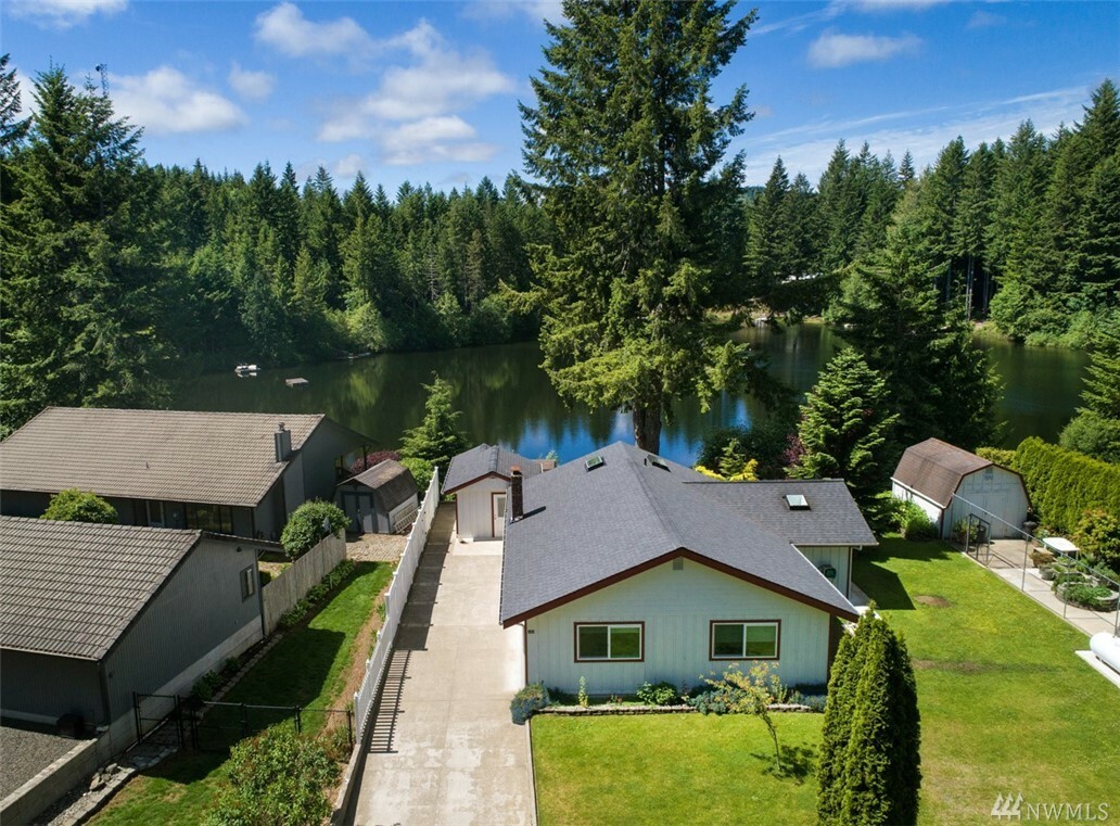 Property Photo:  141 N Standstill Dr N  WA 98548 