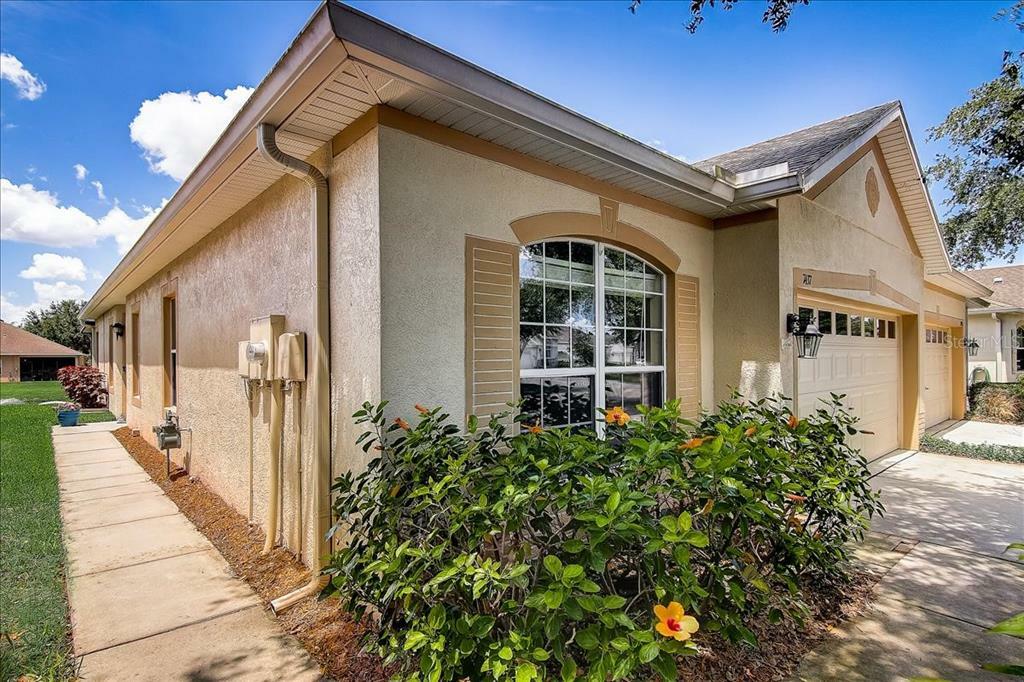 Property Photo:  7437 Surrey Pines Drive  FL 33572 