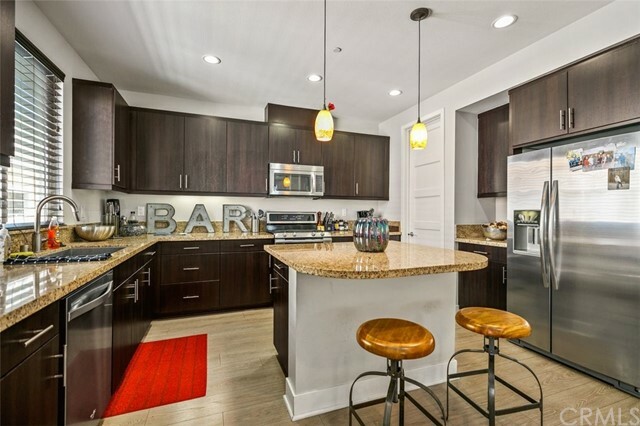 Property Photo:  4 Brownstone Way  CA 92656 