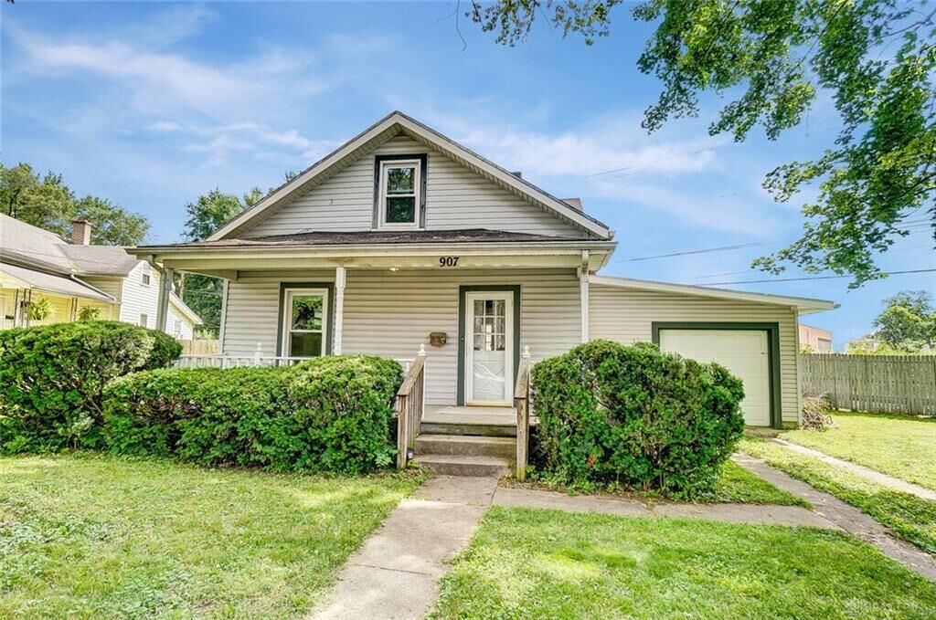 Property Photo: 907 Kent Lane OH 45373