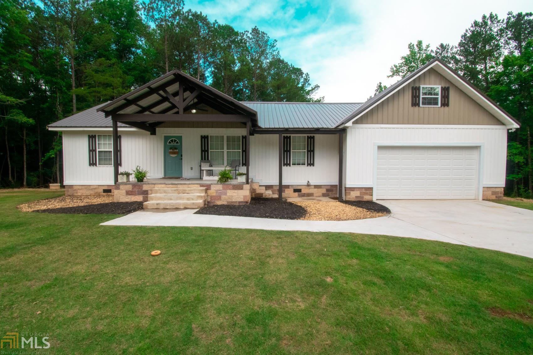 Property Photo: 579 N Raburn Road GA 30110