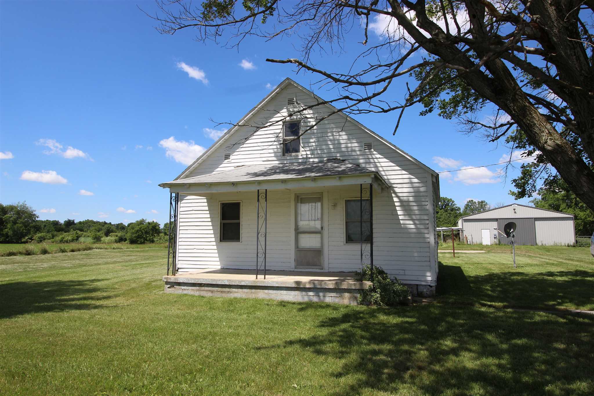 Property Photo:  3285 N County Road 600 E  IN 47360-9726 