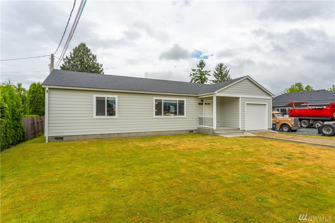 Property Photo:  110 Morton St  WA 98295 