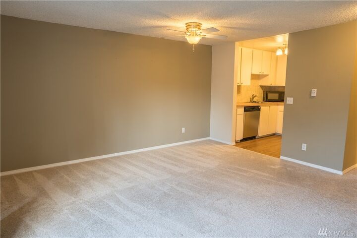 Property Photo: 3009 3rd Ave W 6 WA 98119