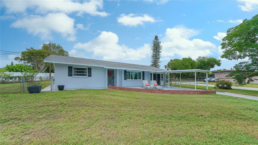 Property Photo:  3017 Lake Ridge Drive  FL 34237 