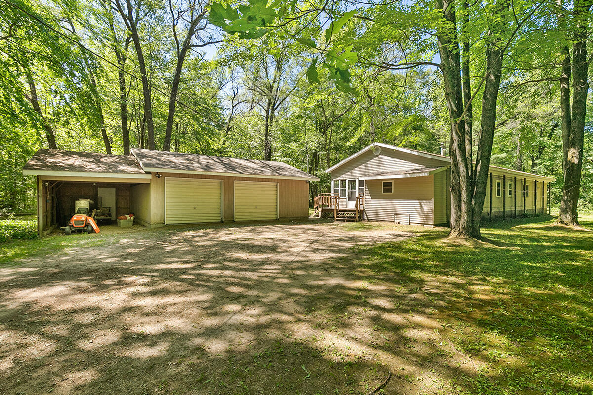 Property Photo: 9807 N Maple Hill Road MI 49329