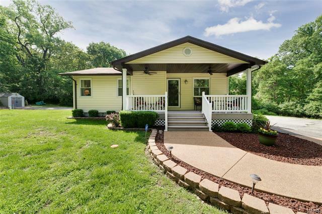 Property Photo: 3042 Douglas Road 63034