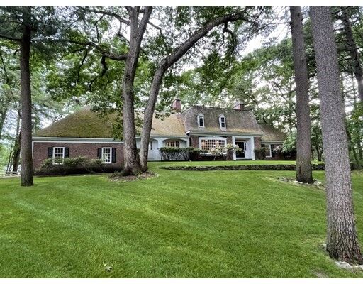 Property Photo: 14 Middle Way MA 02493