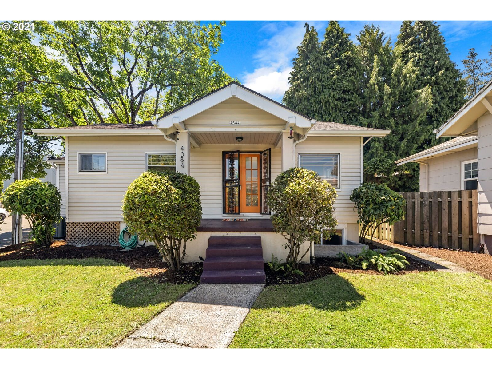Property Photo: 4384 NE Senate St OR 97213