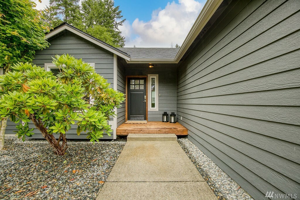 Property Photo:  18424 59th St Ct E  WA 98391 