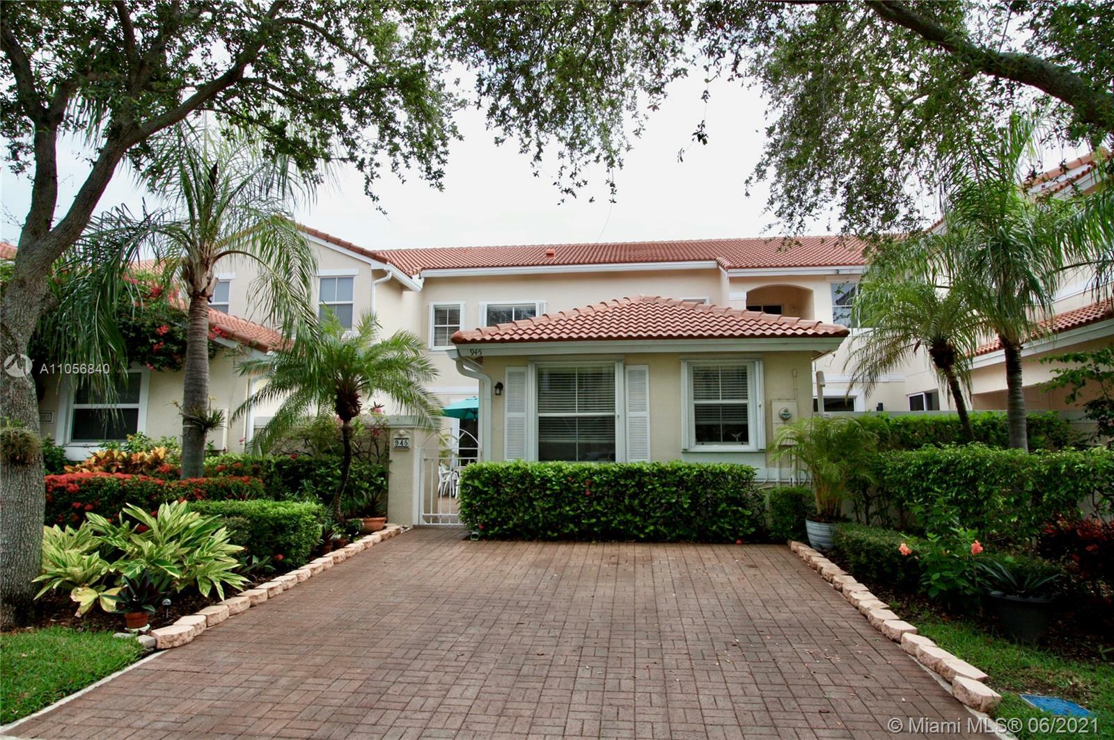 Property Photo:  945 Lemonwood Ct -  FL 33019 