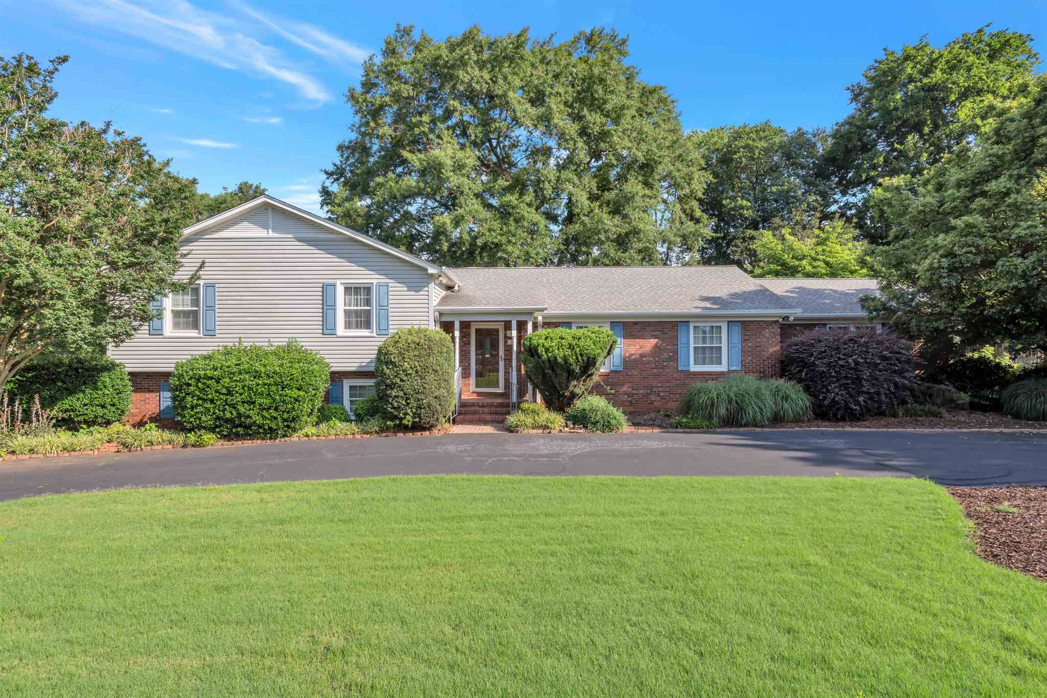 Property Photo: 137 Mabry Drive SC 29307