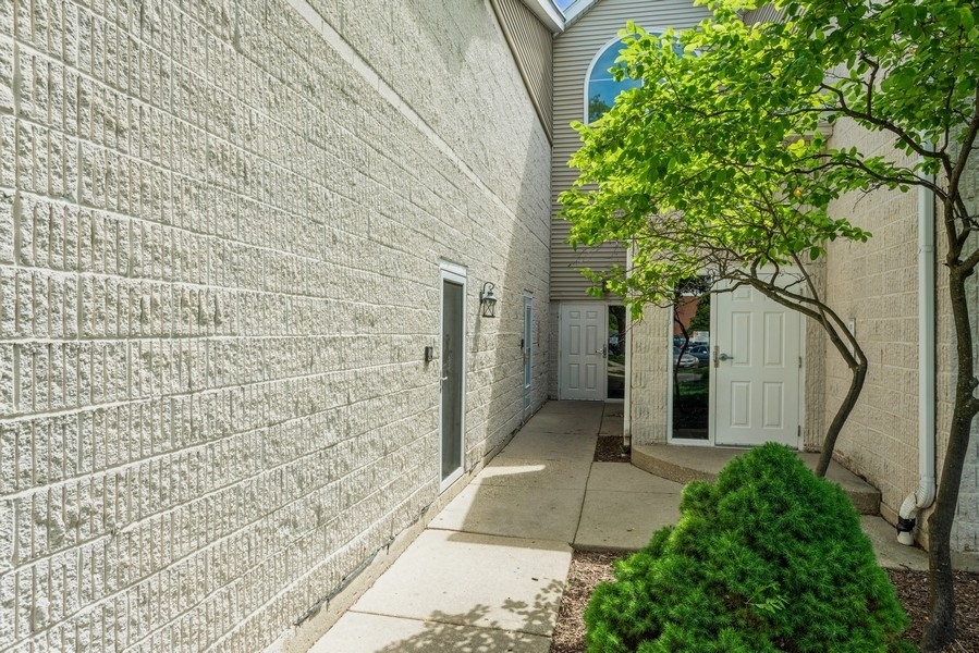 Property Photo: 788 N Gary Avenue 201 IL 60188
