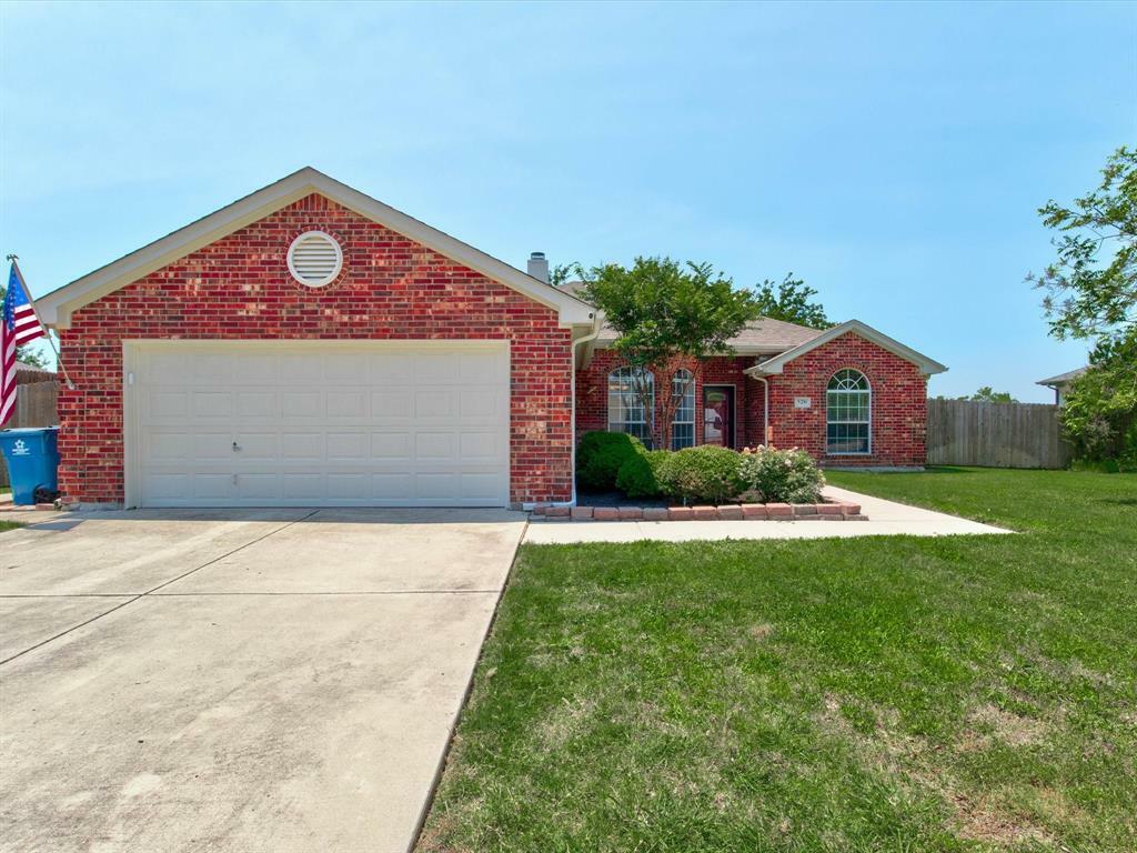 Property Photo: 520 E Oak Street TX 76008