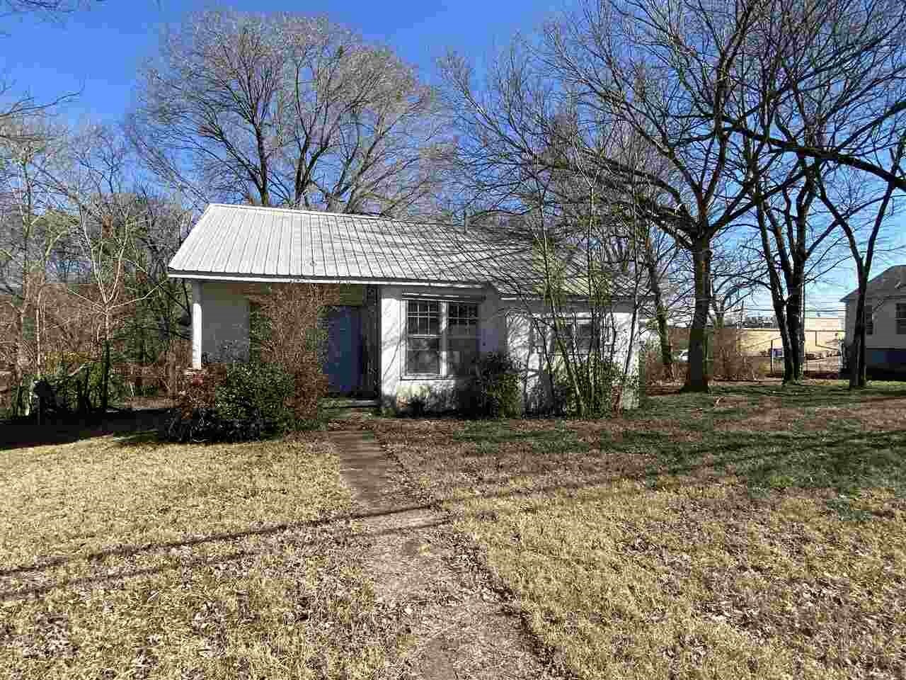 Property Photo:  305 N Panther Avenue  AR 72687 