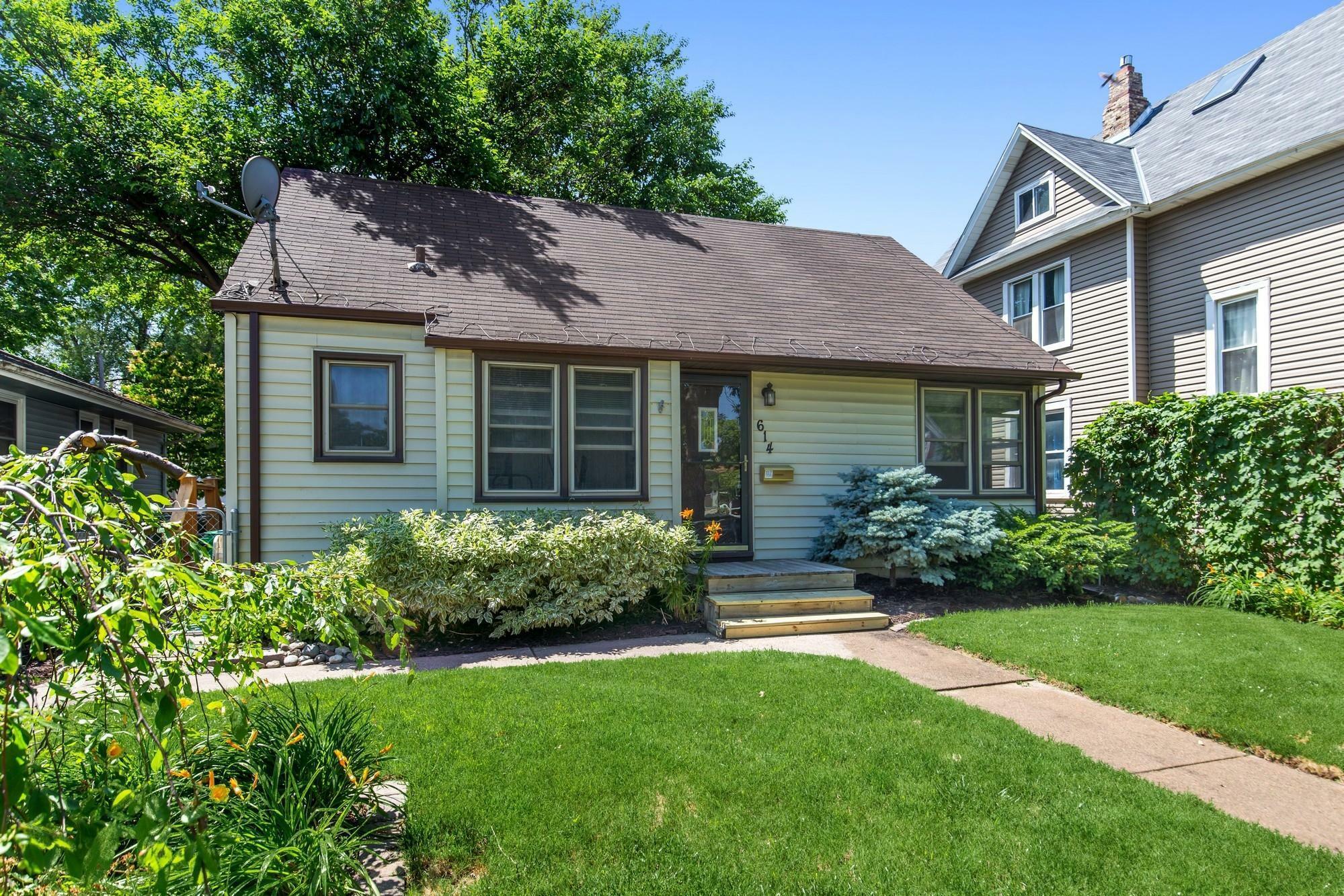 Property Photo:  614 Fillmore Street NE  MN 55413 