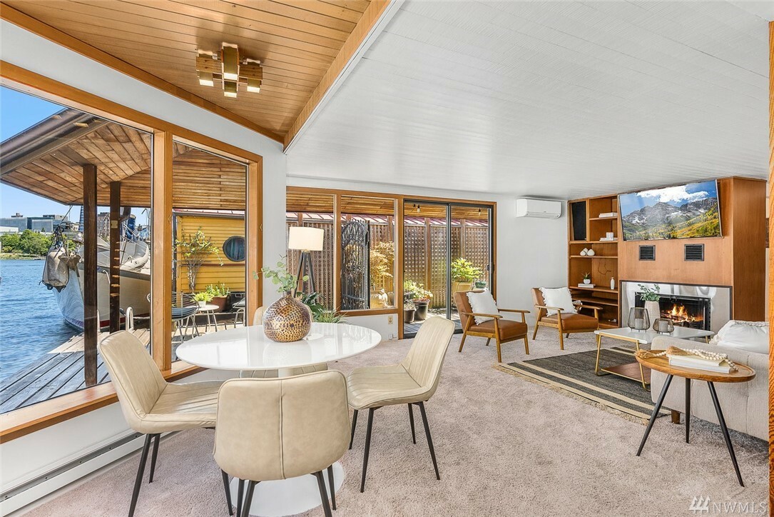 Property Photo:  3110 Portage Bay Place E F  WA 98102 