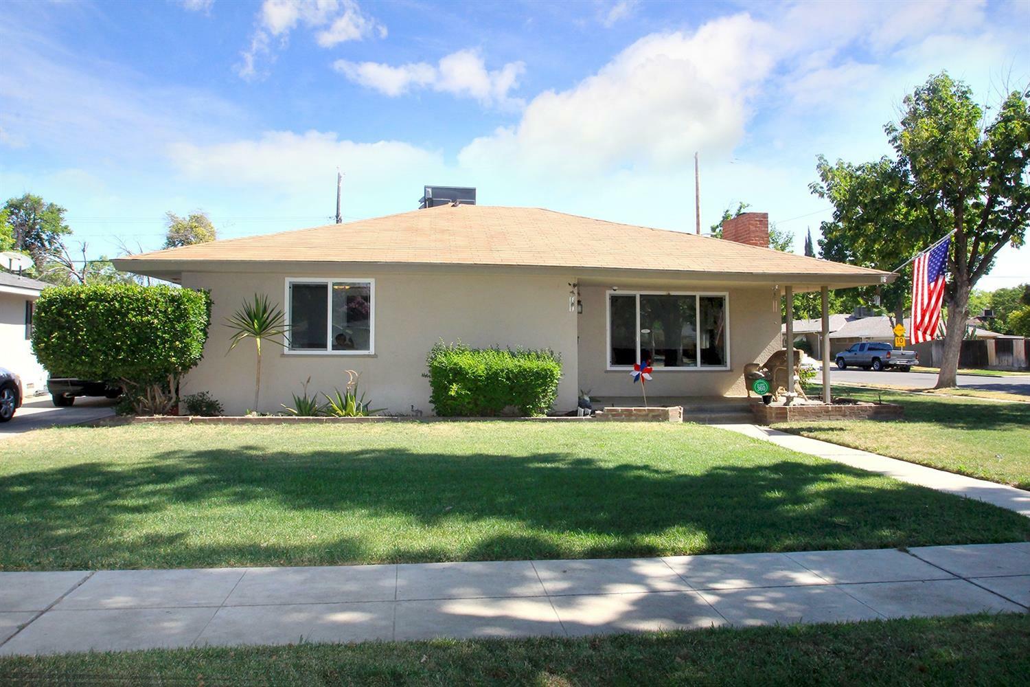 Property Photo:  904 W Fedora Avenue  CA 93705 