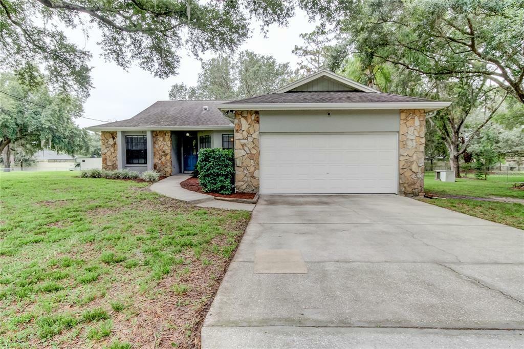 Property Photo:  27352 Golden Meadow Drive  FL 33544 