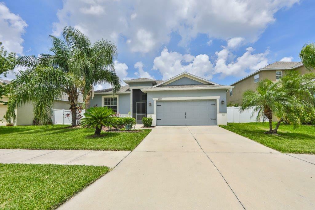 Property Photo:  2407 Dakota Cliff Street  FL 33570 