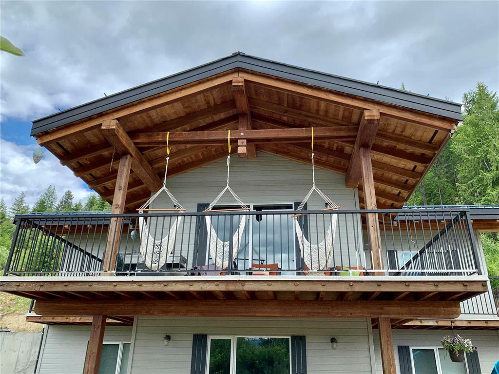 Property Photo: 380 Dure Meadow Road 3 BC V0E 2G7